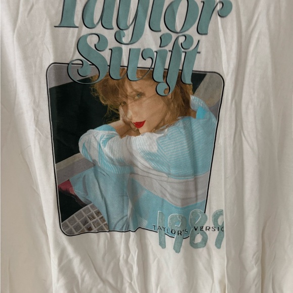 Taylor Swift White Graphic T-Shirt - Picture 2 of 4